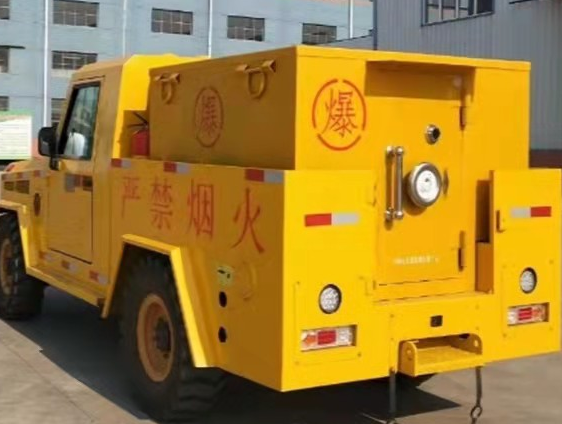 鹤山凯龙爆破器材运输车：保障爆破任务的安全运行