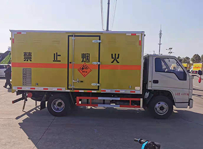 鹤山爆破器材运输车技术升级与安全合规新趋势